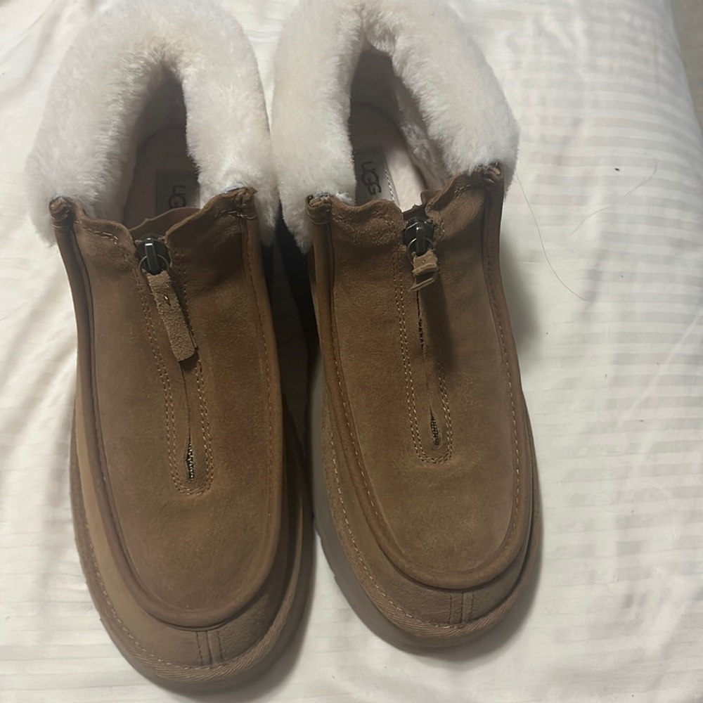 Ugg funkette boot. Chestnut colored. Brand new, never worn. They did not fit me
